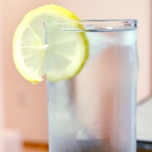 Agua y limón