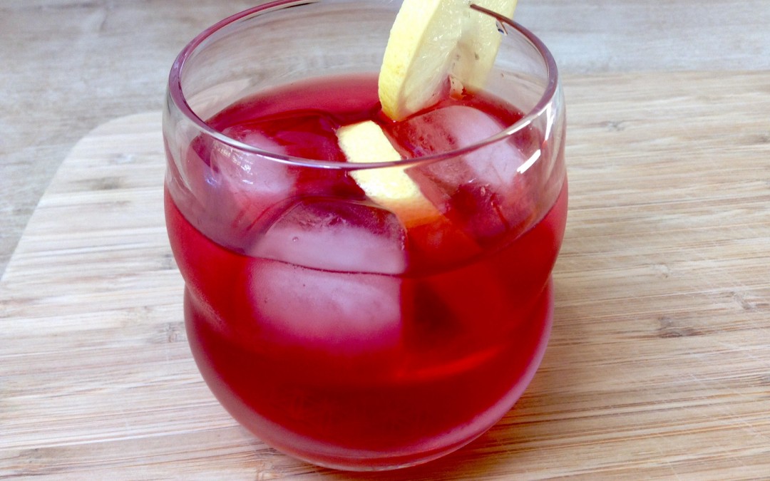 Agua de Hibiscus y cardamomo